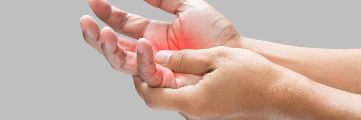 Pérdida de fuerza en la mano y hormigueo en dedos: señales que muchas personas ignoran